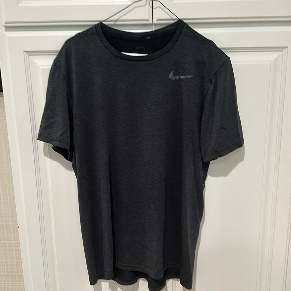Nike Dry Fit Men’s Medium. Great condition!